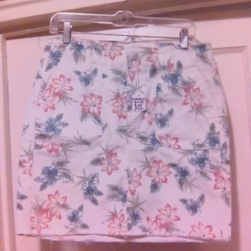 "SEVEN"  FLORAL SKIRT NWT